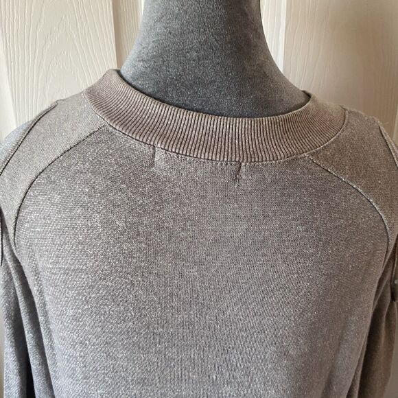 Emma Sweater Women’s Size Small Grey Cold Shoulder Crew Neck Distressed - Picture 7 of 12